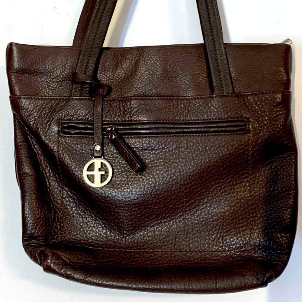 Giani Bernini brown leather shoulder bag.